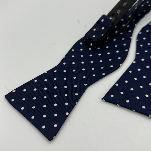Tommy Bow-Tie 100% Silk, Like New - Picture 3 of 6